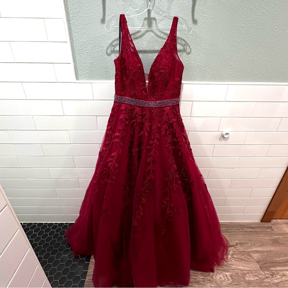 AMARRA | Wine Red Size 14 Floral Appliqué Beaded Tulle Ballgown With Pockets!